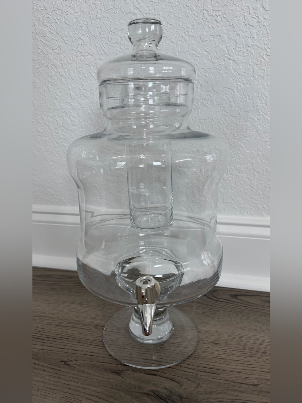 NEW VINTAGE PEDESTAL Glass Beverage Dispenser w/Spigot, Lid And Ice Core RARE